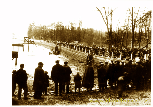 Výlov Bahnelteichu v roce 1937